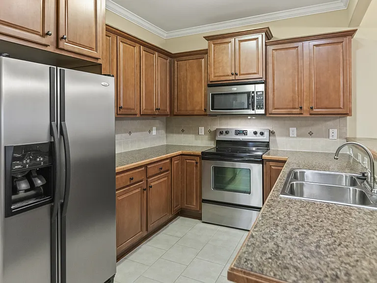 1624 Brook Hollow Dr #1-B — Photo 8