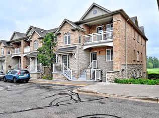 520 Silken Laumann Dr #16, Newmarket, ON L3X2S7