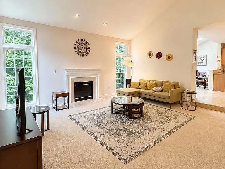 12443 Falconbridge Dr — Photo 5
