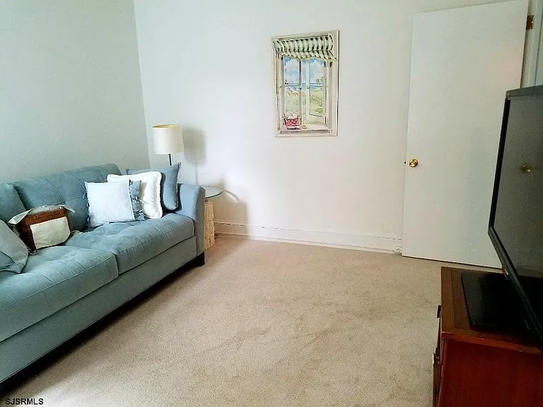 8606 Monmouth Ave #9/13 — Photo 6