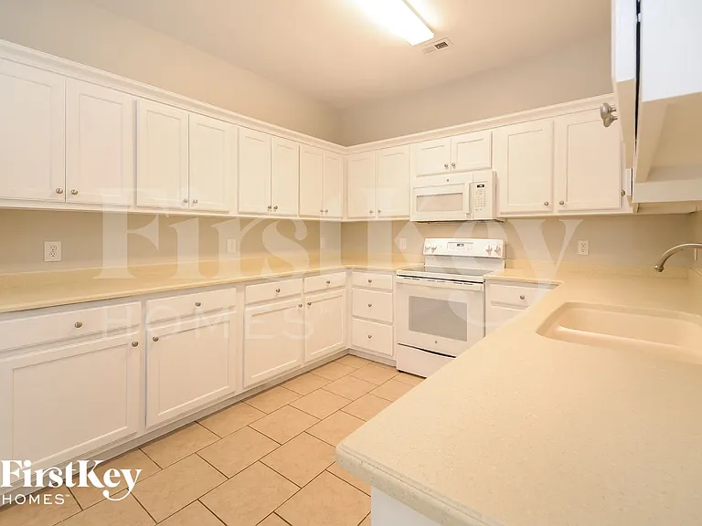 4345 Canterbury St — Photo 6