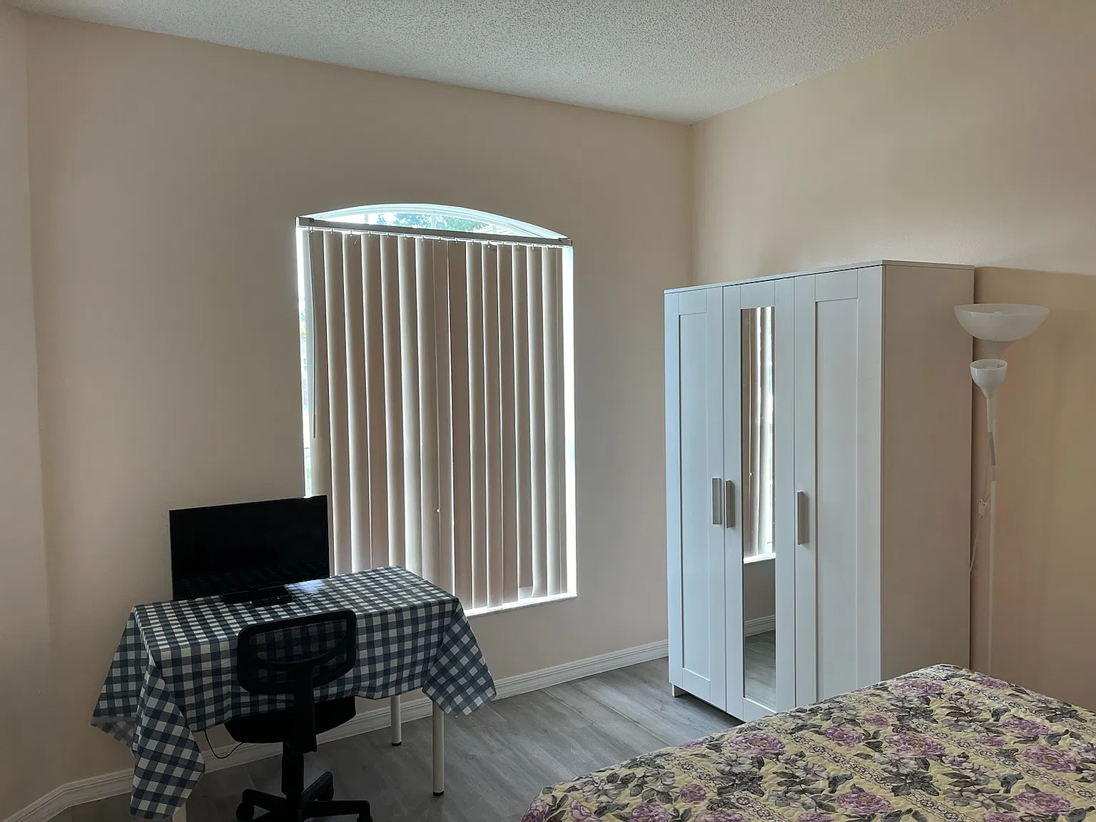 4 bed, 2015 sqft, $750 — Photo 3