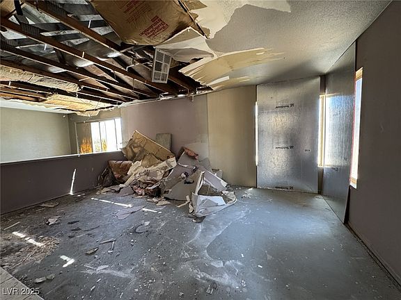 3rd image of 6723 Oak Valley Dr