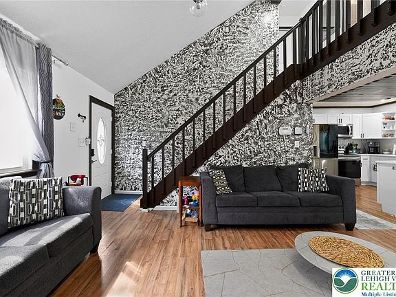 3rd image of 8962 Pheasant Ln