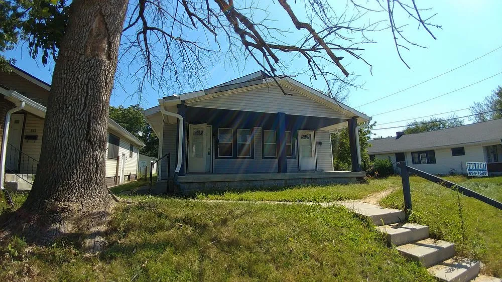 831 N Linwood Ave photo 1