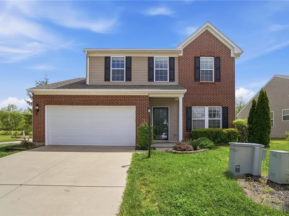 618 Chapelgate Dr, Fairborn, OH 45324