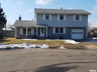 835 Blackhawk Ln, Camanche, IA 52730