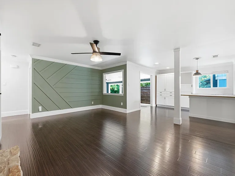 8404 Hornet Dr — Photo 5