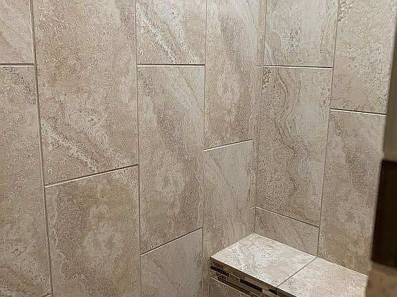 5th image of 301 Drum Ct