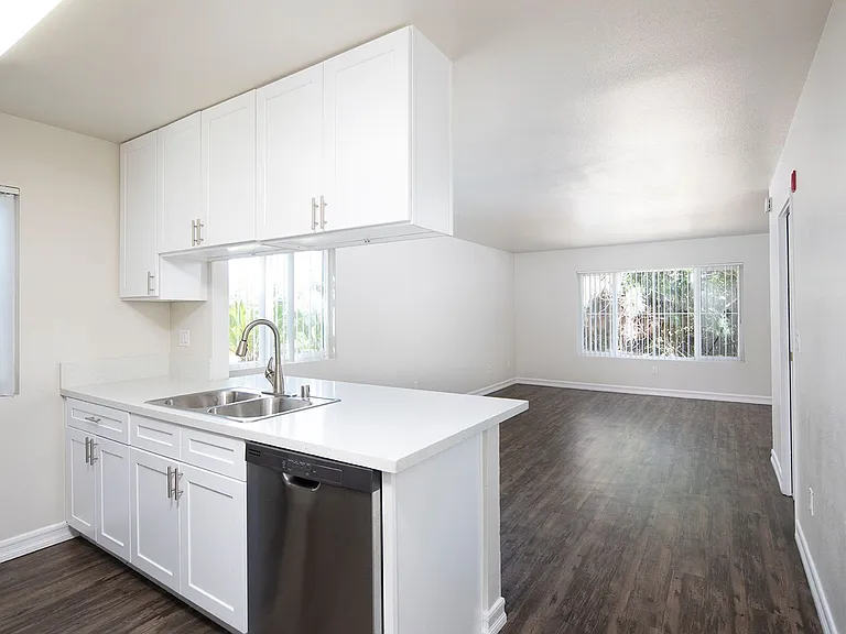 Mission Pacific Apartments — Photo 44