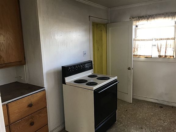 3rd image of 135 Rogers Ave
