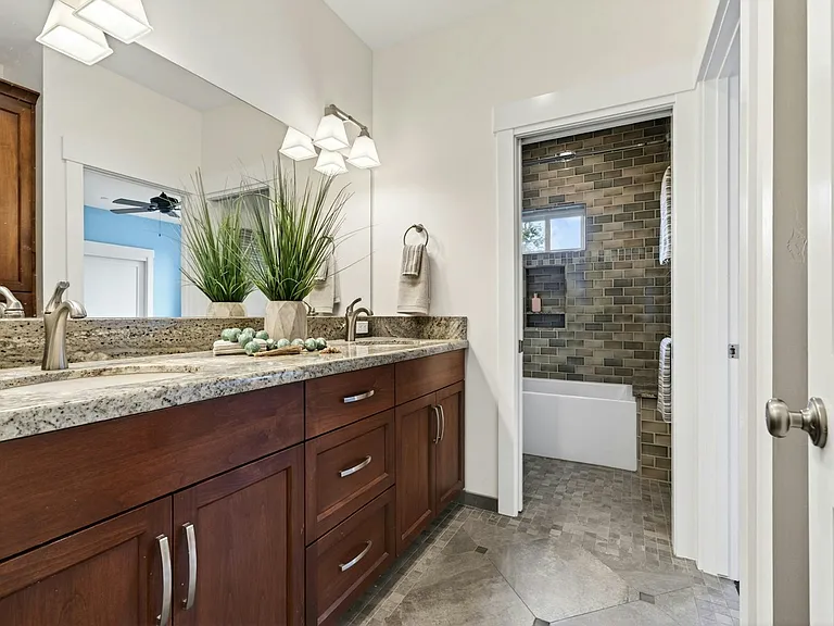 2204 Bryce Ln — Photo 32
