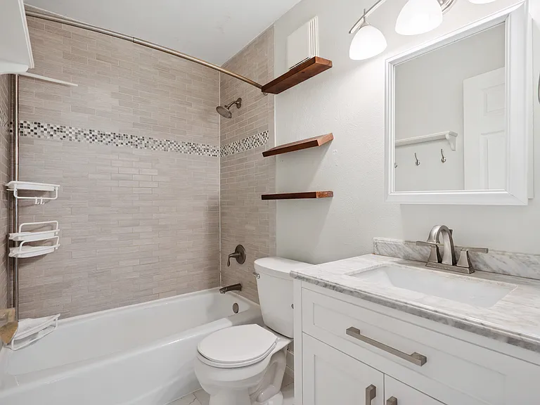 2310 Yorkshire Dr — Photo 9