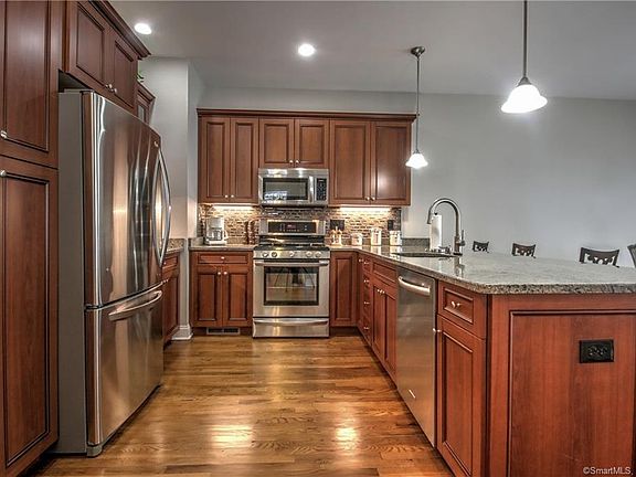 3rd image of 30 Ashwood Cir #30