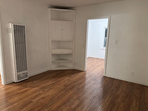 2nd image of 4110 1/2 Rosewood Ave #0