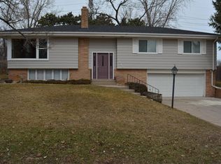 1449 Brooks Ave W, Roseville, MN 55113