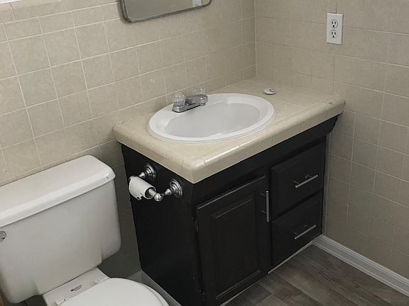 5th image of 15493 Esther St
