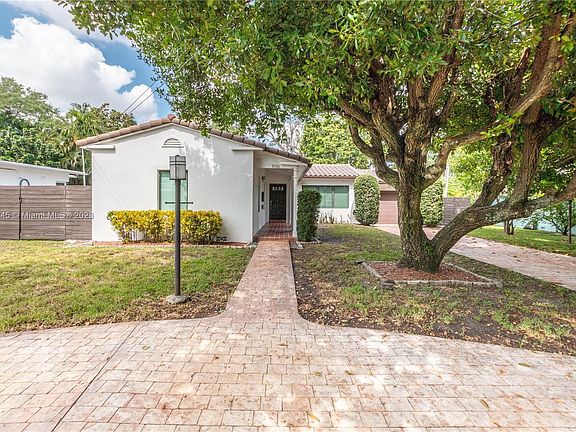 2nd image of 9350 NE 9th Pl