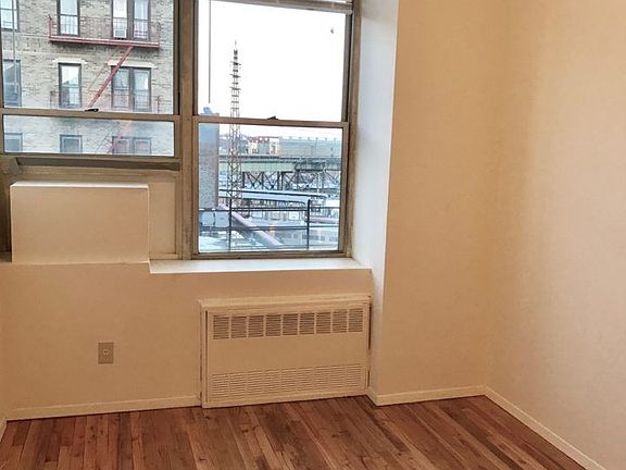 4th image of 6120 Woodside Ave #3