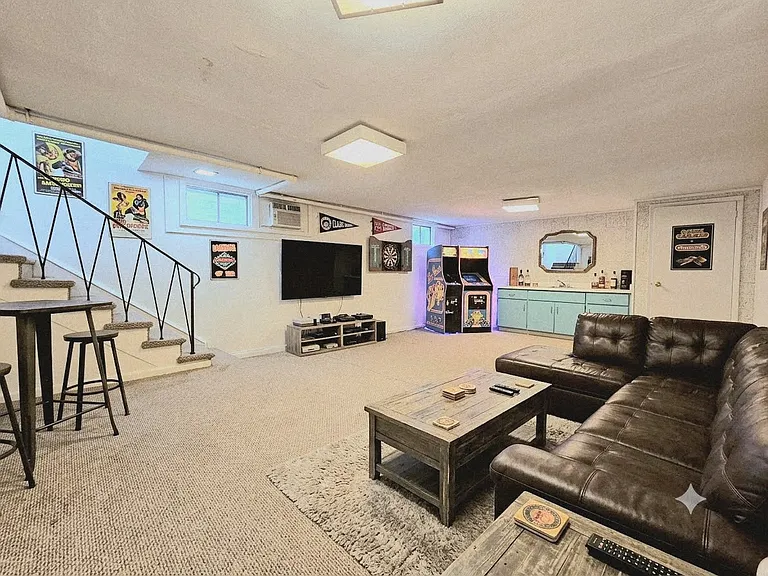 571 Charles Ave #2 — Photo 12