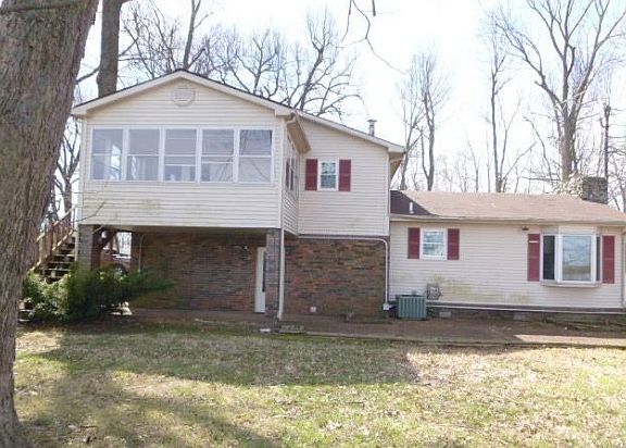 2nd image of 598 Kelly Dr