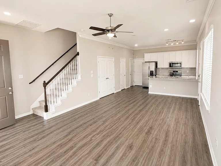 448 Northwood Dr — Photo 3