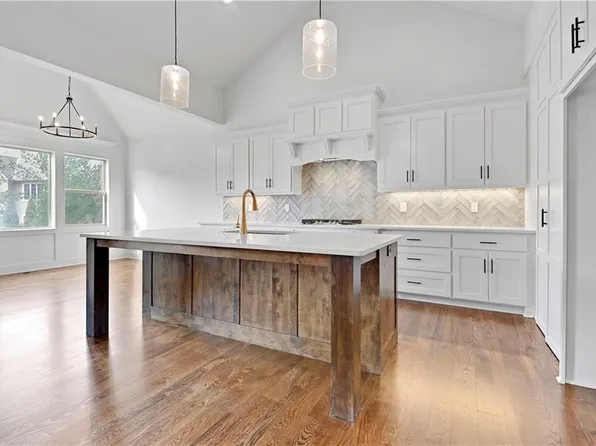 2409 W 147th St, Leawood, KS 66224