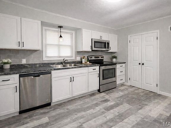 2nd image of 4414 Crest Dr