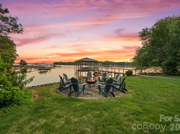 107 Beachview Dr, Mooresville, NC 28117