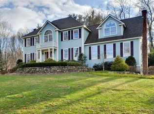 7 Cobblestone Ln, Andover, MA 01810
