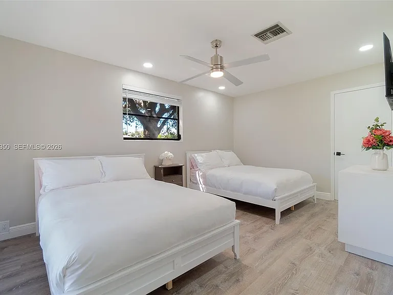 712 Tradewind Dr — Photo 6