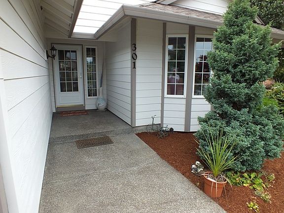 2nd image of 301 NE 133rd Cir