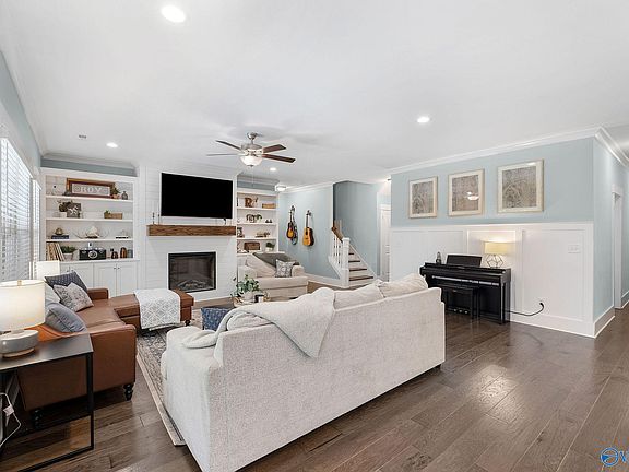 5th image of 51 Yorkshire Ln