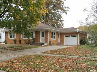 608 6th St, Durant, IA 52747