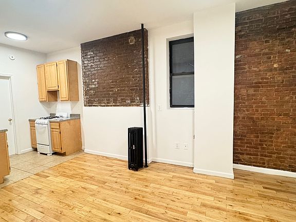 5th image of 308 E 6th St APT 4