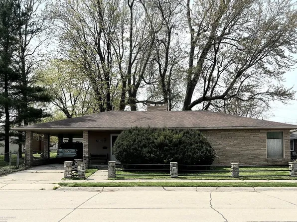 23016 Pleasant St, Saint Clair Shores, MI 48080