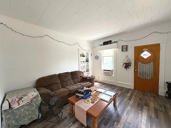 3rd image of 110 Washington St