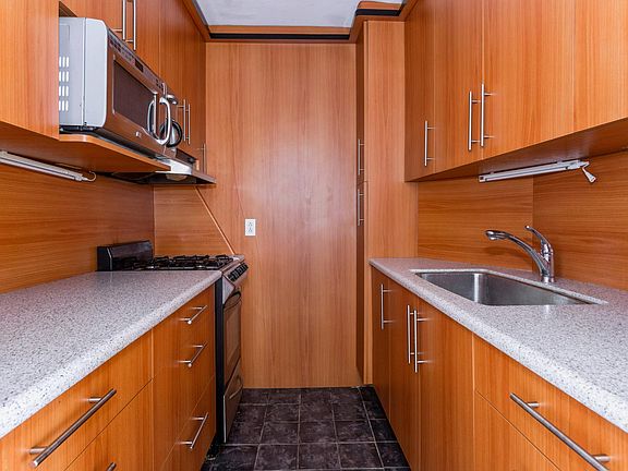 5th image of 530 Dubois Ave APT 8B
