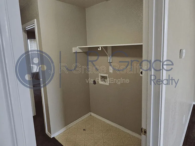 1306 Dugger Cir — Photo 7