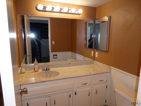 5th image of 930 Olive Dr APT 8