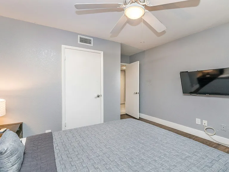 3954 Keystone Ct — Photo 7