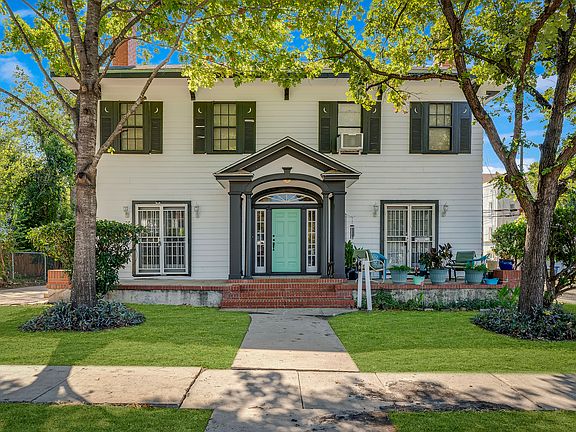 2nd image of 1044 W Mistletoe Ave