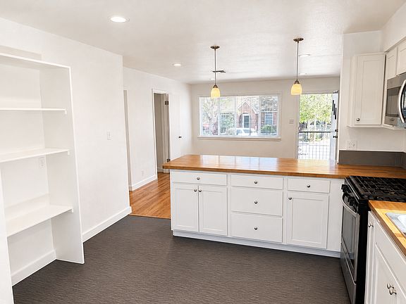 4th image of 326 Stewart St #100