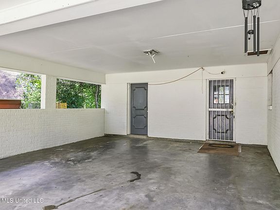 4th image of 225 Rebecca Dr