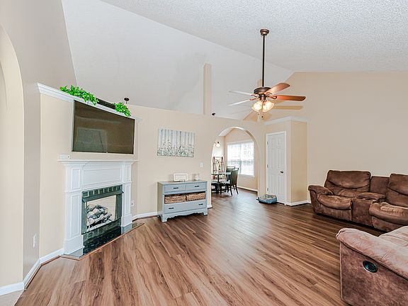 3rd image of 4018 Canvas Ave