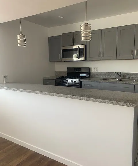 15005 S Vermont Ave — Photo 3
