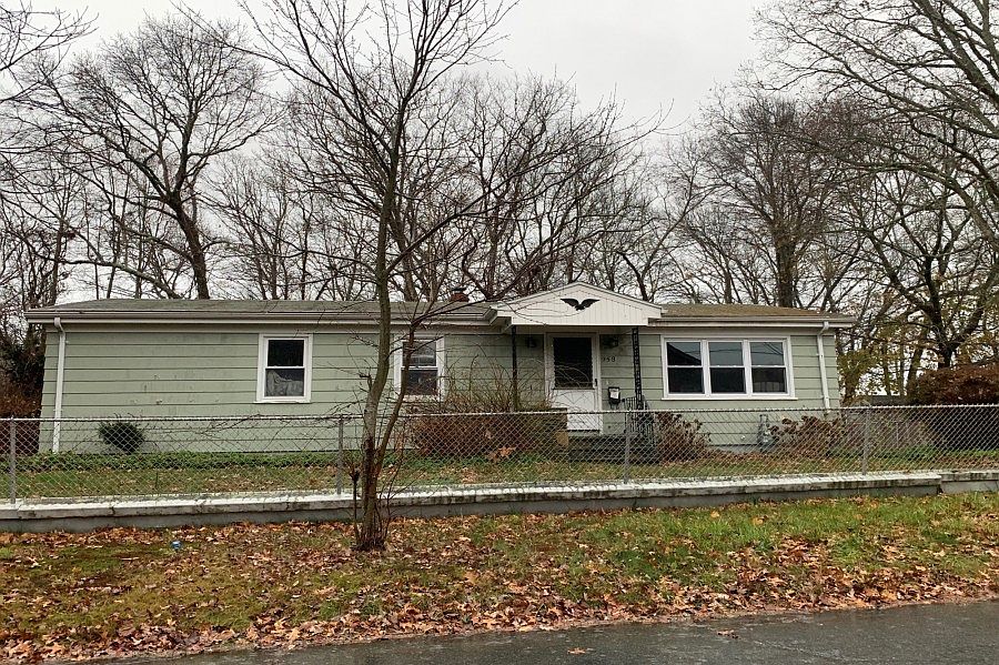 1st image of 958 Bristol St