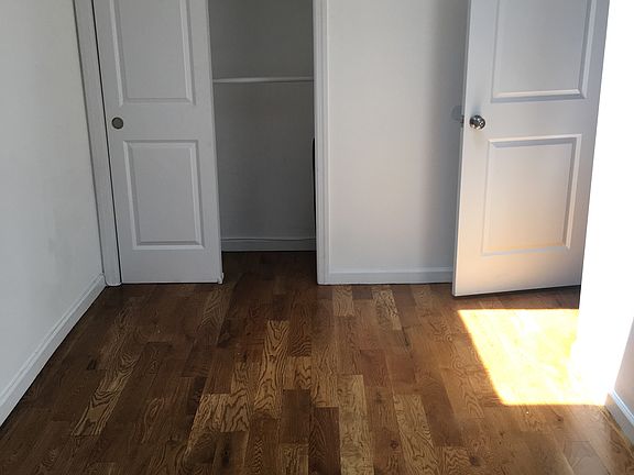 5th image of 18913 Jamaica Ave #2