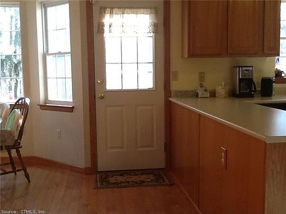 5th image of 29 Pheasant Hill Dr