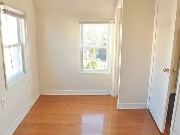 2nd image of 1614 John St Floor 2